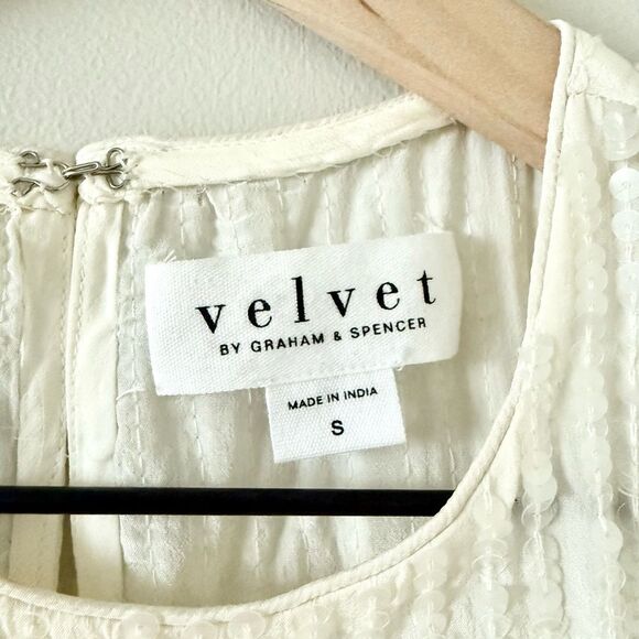 Velvet by Graham & Spencer Sleeveless Top with Sequins in Cream - size S - Picture 6 of 9